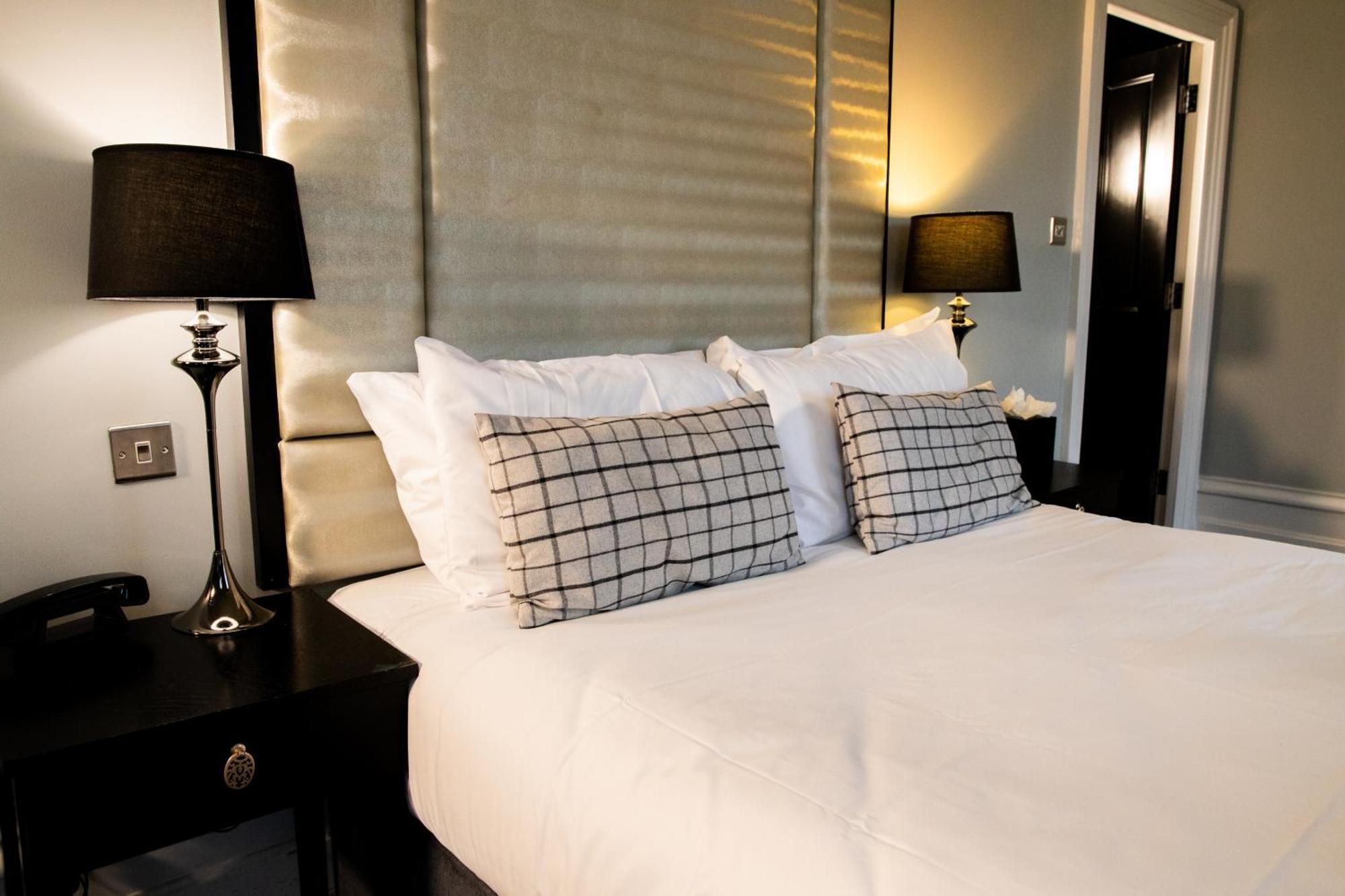 โพเอทส์ เฮาส์ Hotel อีลี ภายนอก รูปภาพ