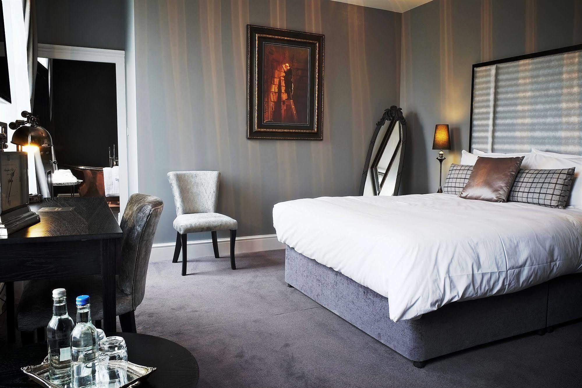 โพเอทส์ เฮาส์ Hotel อีลี ภายนอก รูปภาพ